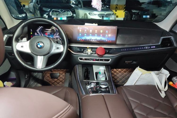 Used BMW X5 2023 xDrive 30Li Luxury M Sport Package Center Console