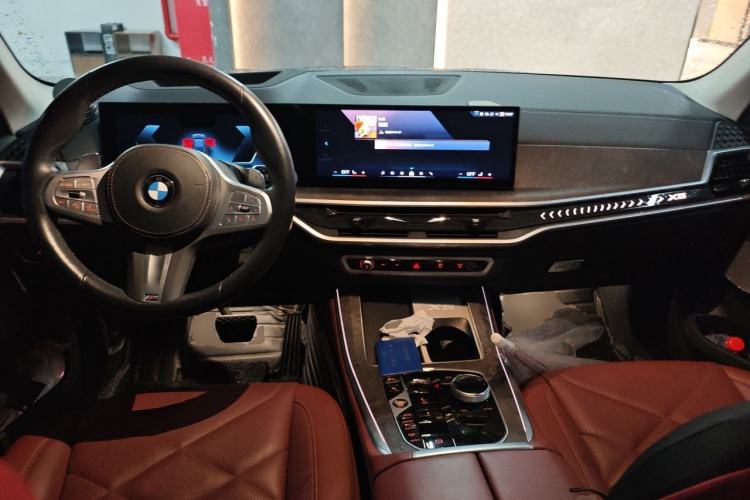 Used BMW X5 2023 xDrive 30Li Luxury M Sport Night Edition Package Center Console