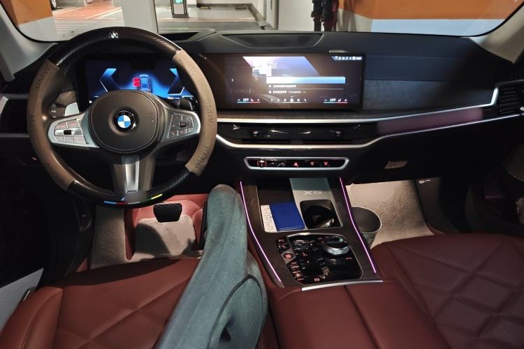 Used BMW X5 2023 xDrive 30Li Luxury M Sport Night Edition Package Center Console