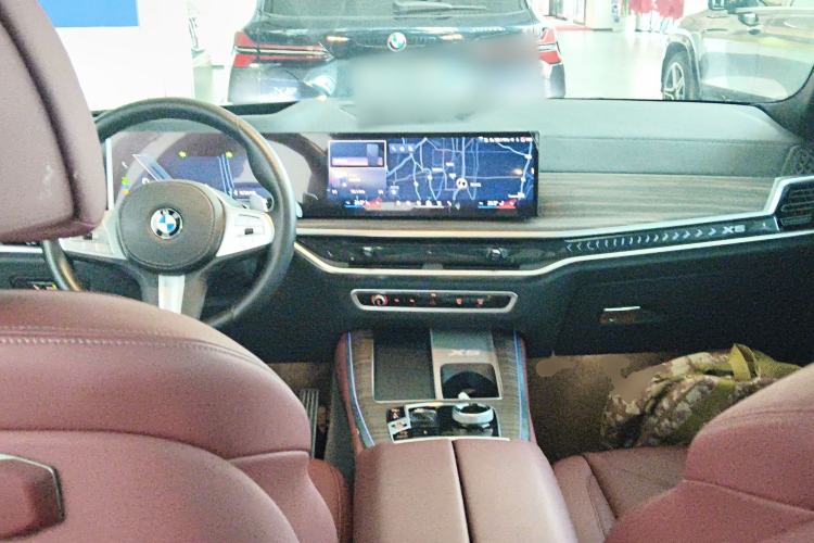 Used BMW X5 2023 xDrive 40Li M Sport Package Center Console