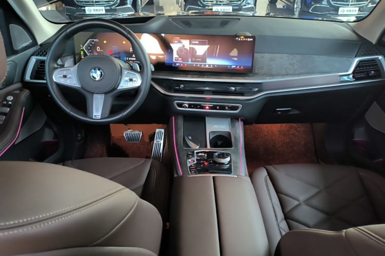 Used BMW X5 2023 xDrive 30Li Luxury M Sport Night Edition Package Center Console