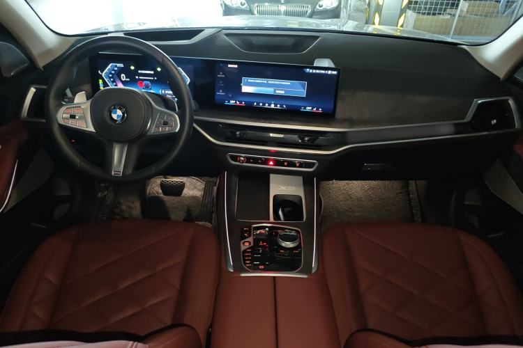 Used BMW X5 2023 xDrive 30Li Luxury M Sport Night Edition Package Center Console