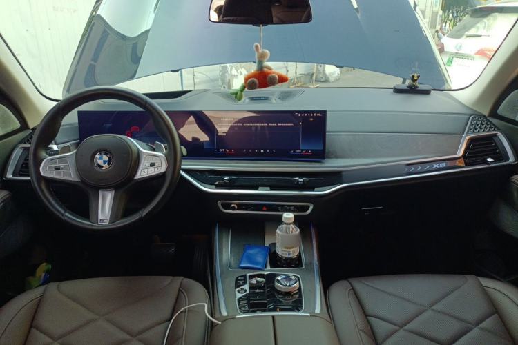 Used BMW X5 2023 xDrive 30Li Luxury M Sport Package Center Console