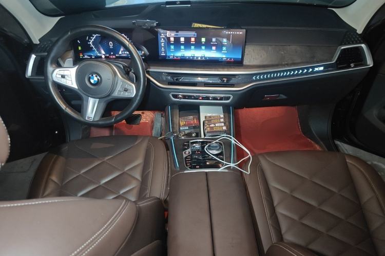 Used BMW X5 2023 xDrive 30Li Luxury M Sport Package Center Console