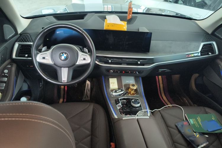 Used BMW X5 2023 xDrive 30Li Luxury M Sport Night Edition Package Center Console