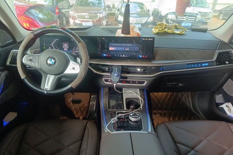 Used BMW X5 2023 xDrive 30Li Luxury M Sport Package Center Console