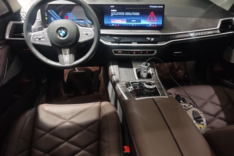 Used BMW X5 2023 xDrive 30Li Luxury M Sport Package Center Console