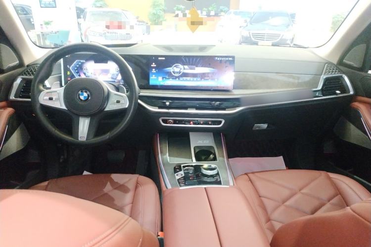 Used BMW X5 2023 xDrive 30Li Luxury M Sport Night Edition Package Center Console