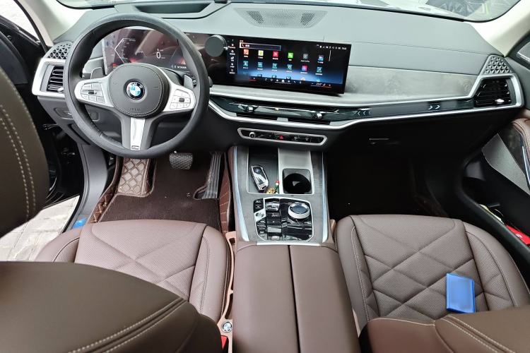 Used BMW X5 2023 xDrive 30Li Luxury M Sport Night Edition Package Center Console