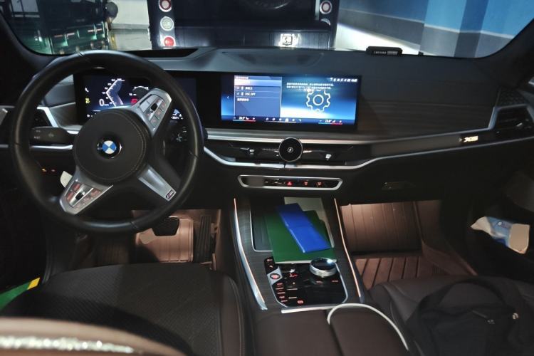Used BMW X5 2023 xDrive 40Li M Sport Night Edition Package Center Console