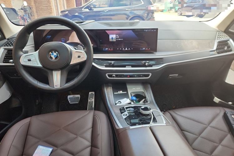 Used BMW X5 2023 xDrive 30Li Luxury M Sport Night Edition Package Center Console