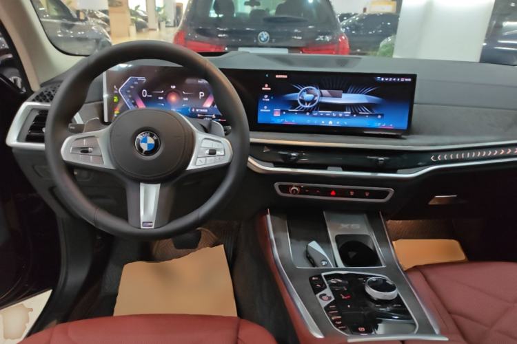 Used BMW X5 2023 xDrive 30Li Luxury M Sport Night Edition Package Center Console