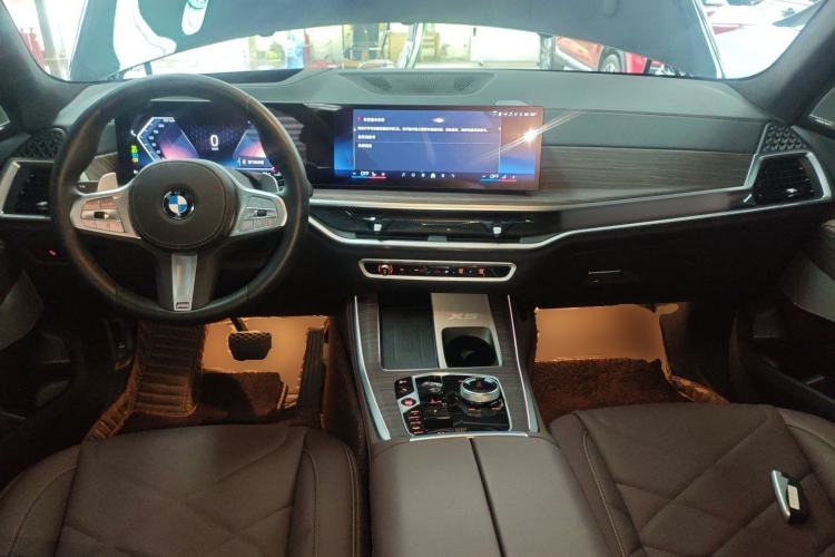 Used BMW X5 2023 xDrive 40Li M Sport Package Center Console