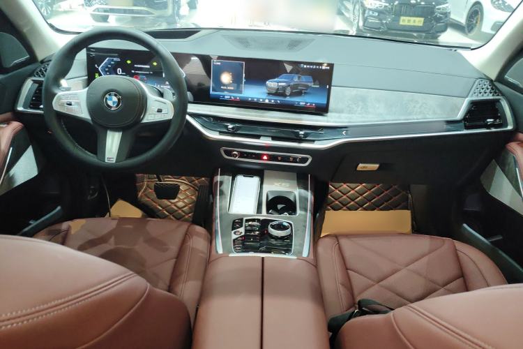 Used BMW X5 2023 xDrive 30Li Luxury M Sport Night Edition Package Center Console