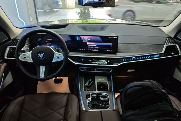 Used BMW X5 2023 xDrive 30Li Luxury M Sport Package Center Console