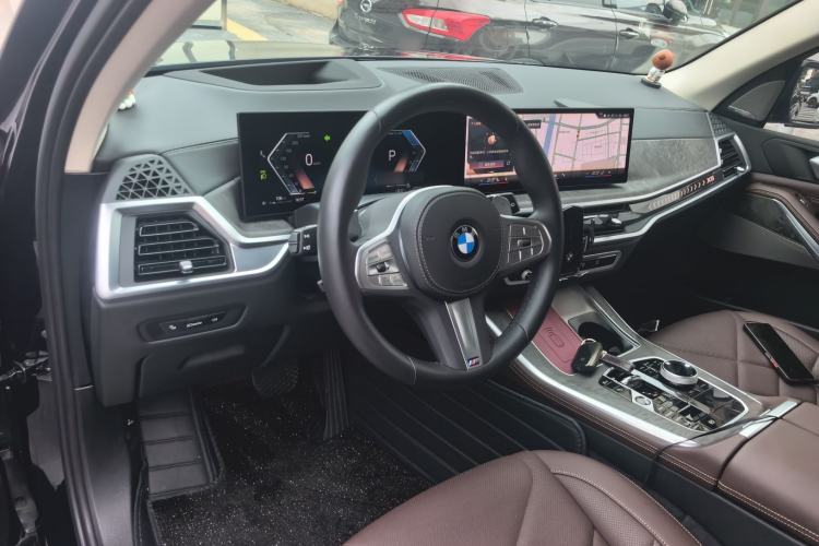 Used BMW X5 2023 xDrive 30Li Luxury M Sport Night Edition Package Center Console