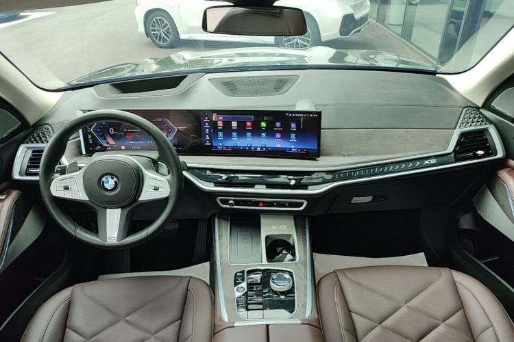 Used BMW X5 2023 xDrive 30Li Luxury M Sport Night Edition Package Center Console