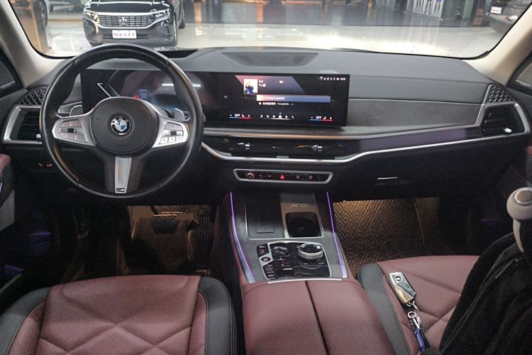 Used BMW X5 2023 xDrive 30Li Luxury M Sport Night Edition Package Center Console