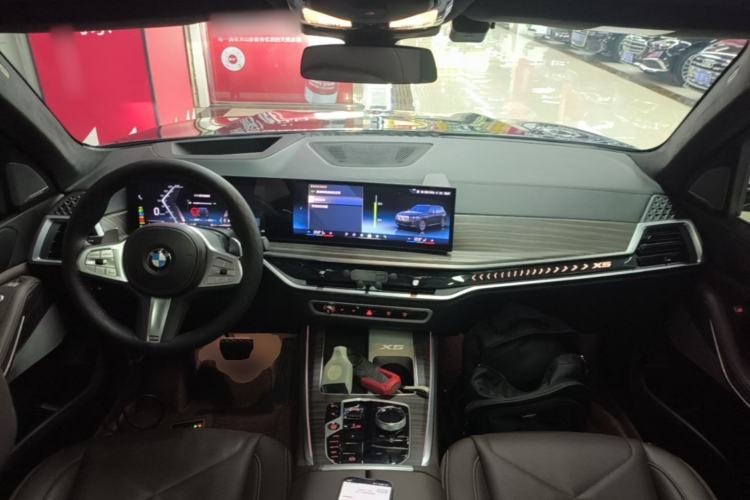 Used BMW X5 2023 xDrive 40Li M Sport Package Center Console