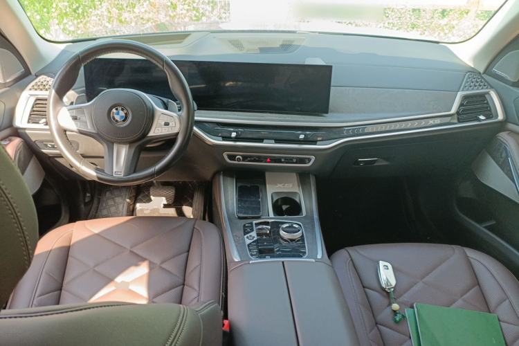 Used BMW X5 2023 xDrive 30Li Luxury M Sport Night Edition Package Center Console