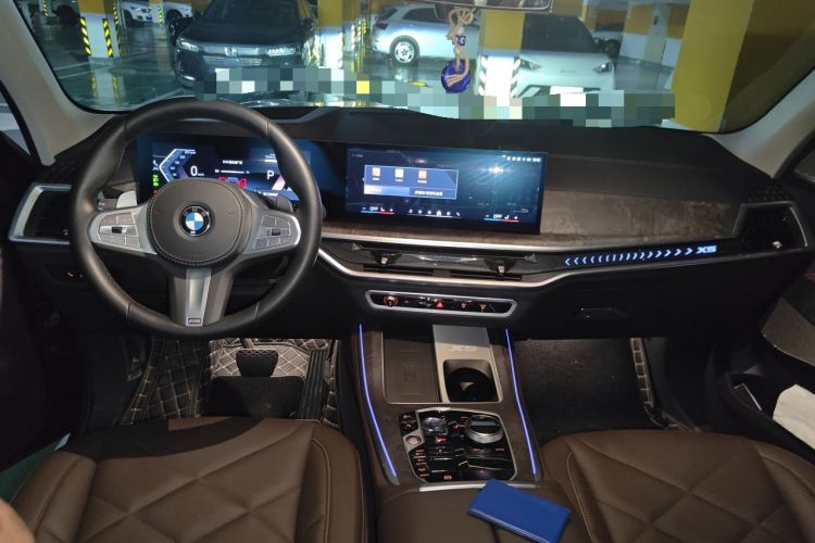 Used BMW X5 2023 xDrive 30Li Luxury M Sport Night Edition Package Center Console