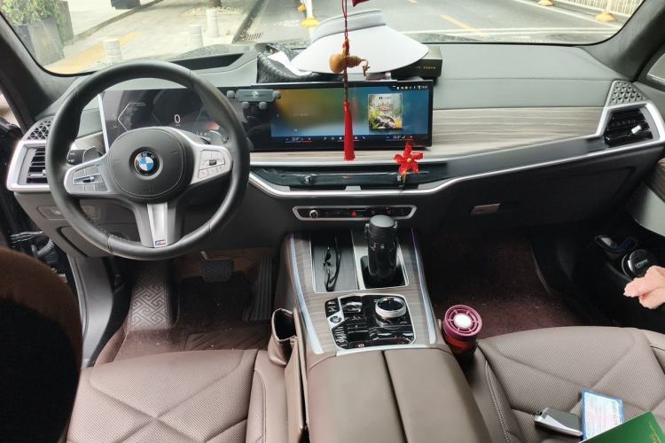 Used BMW X5 2023 xDrive 40Li M Sport Package Center Console