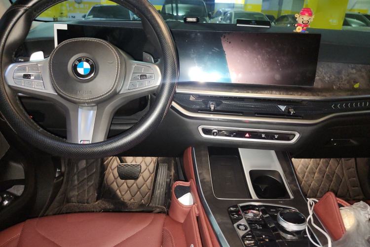 Used BMW X5 2023 xDrive 30Li Luxury M Sport Night Edition Package Center Console