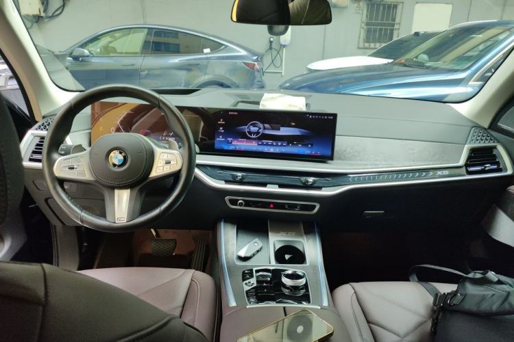 Used BMW X5 2023 xDrive 30Li Luxury M Sport Night Edition Package Center Console