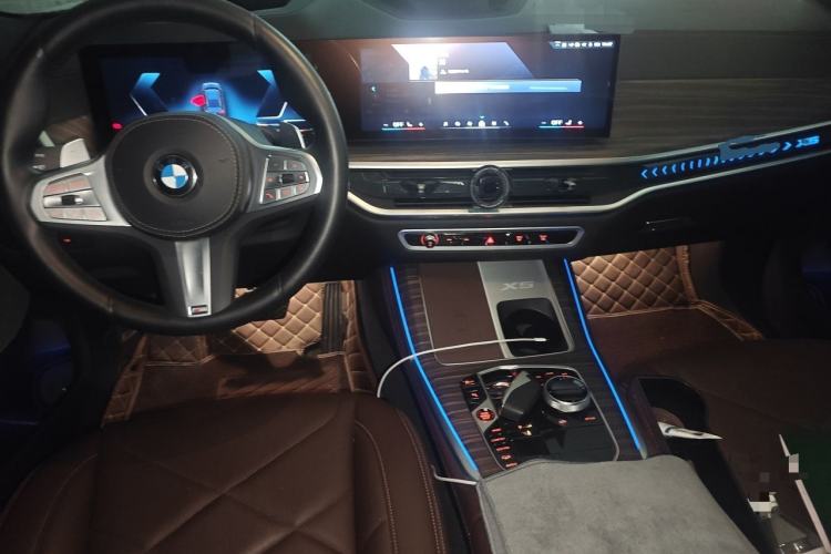 Used BMW X5 2023 xDrive 40Li M Sport Night Edition Package Center Console