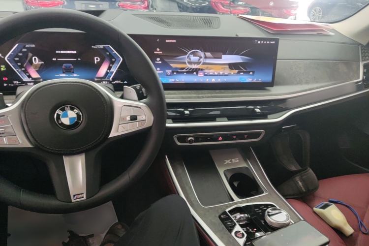 Used BMW X5 2023 xDrive 30Li Luxury M Sport Night Edition Package Center Console