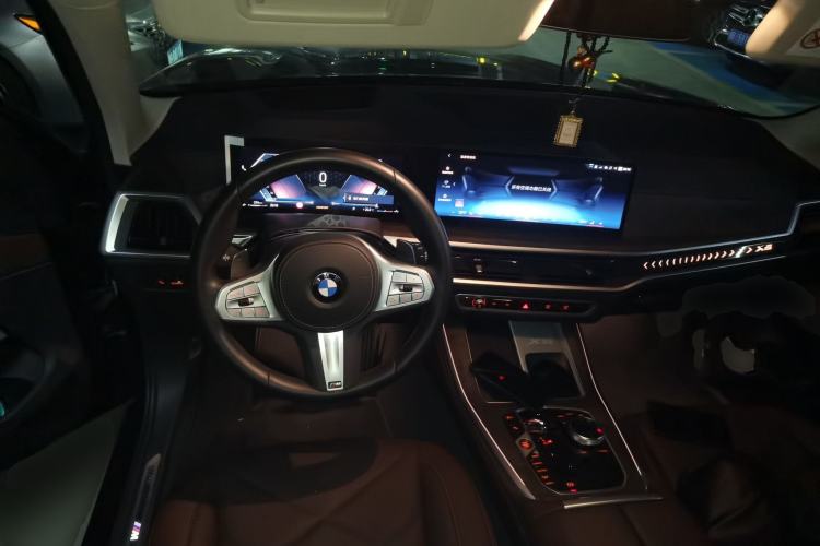 Used BMW X5 2023 xDrive 30Li Luxury M Sport Package Center Console