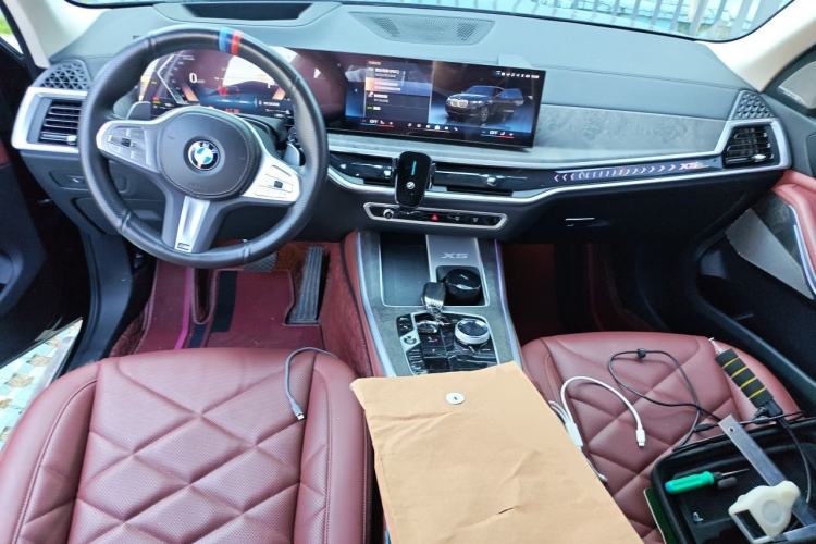 Used BMW X5 2023 xDrive 30Li Luxury M Sport Package Center Console