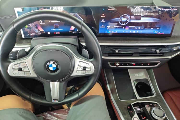 Used BMW X5 2023 xDrive 30Li Luxury M Sport Night Edition Package Center Console