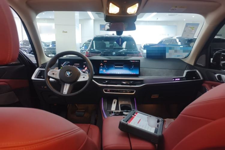 Used BMW X5 2023 xDrive 30Li Luxury M Sport Night Edition Package Center Console