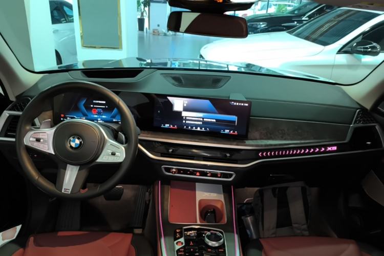 Used BMW X5 2023 xDrive 30Li Luxury M Sport Night Edition Package Center Console