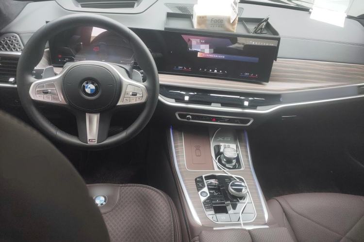 Used BMW X5 2023 xDrive 40Li M Sport Night Edition Package Center Console