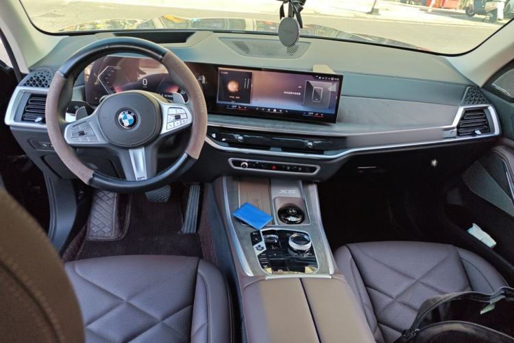 Used BMW X5 2023 xDrive 30Li Luxury M Sport Night Edition Package Center Console