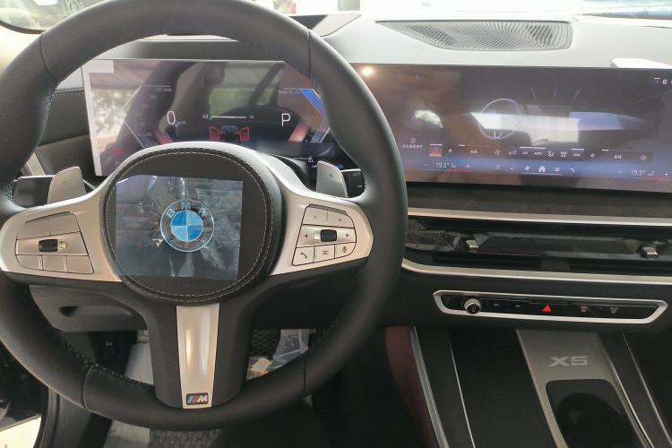 Used BMW X5 2023 xDrive 30Li Luxury M Sport Night Edition Package Center Console