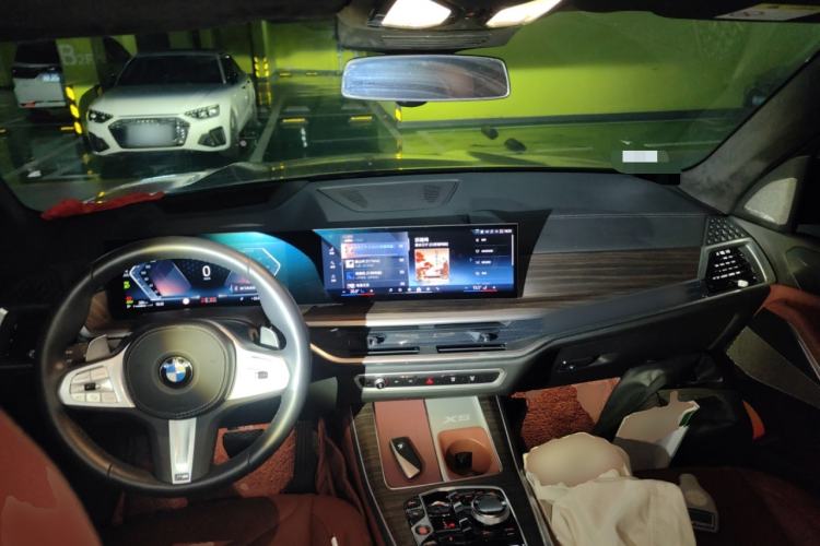 Used BMW X5 2023 xDrive 40Li M Sport Night Edition Package Center Console
