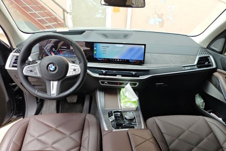 Used BMW X5 2023 xDrive 30Li Luxury M Sport Package Center Console