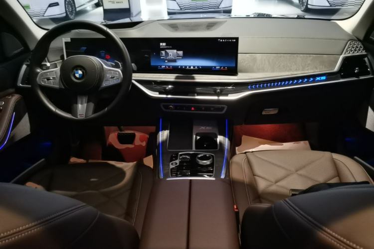 Used BMW X5 2023 xDrive 30Li Luxury M Sport Night Edition Package Center Console