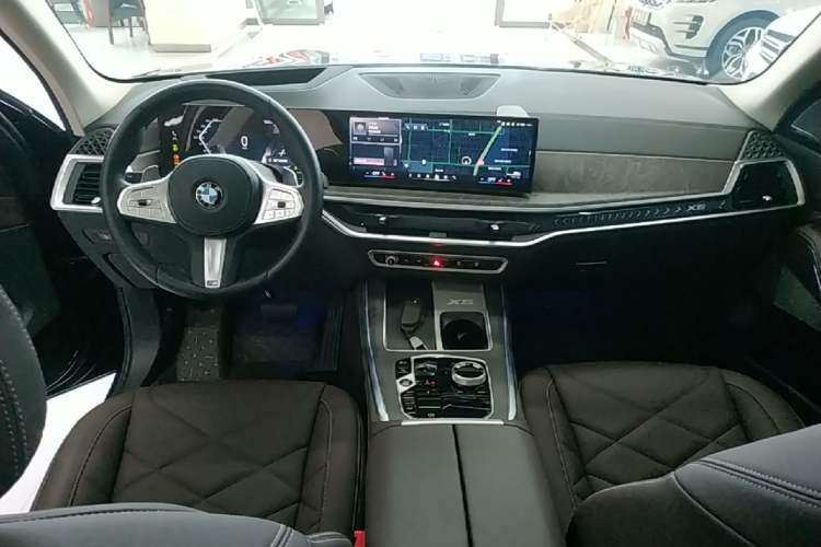 Used BMW X5 2023 xDrive 30Li Luxury M Sport Package Center Console