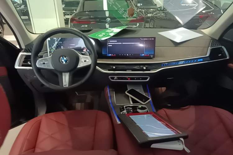 Used BMW X5 2023 xDrive 30Li Luxury M Sport Package Center Console