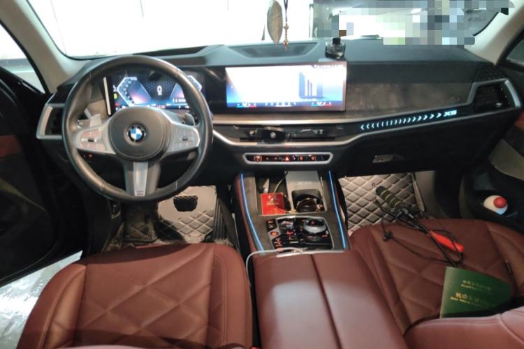 Used BMW X5 2023 xDrive 30Li Luxury M Sport Night Edition Package Center Console