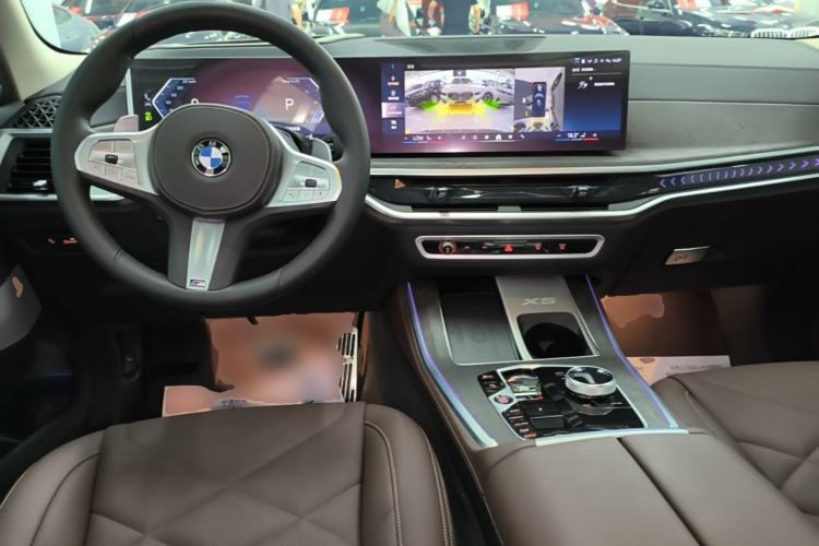 Used BMW X5 2023 xDrive 30Li Luxury M Sport Night Edition Package Center Console