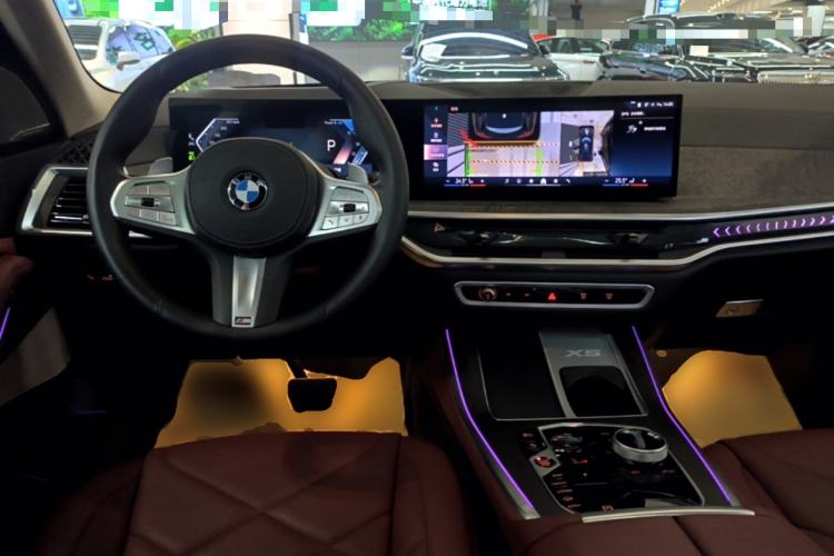 Used BMW X5 2023 xDrive 30Li Luxury M Sport Night Edition Package Center Console