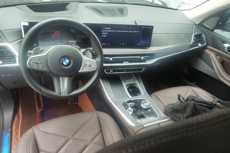 Used BMW X5 2023 xDrive 30Li Luxury M Sport Package Center Console