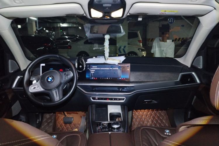 Used BMW X5 2023 xDrive 30Li Luxury M Sport Night Edition Package Center Console