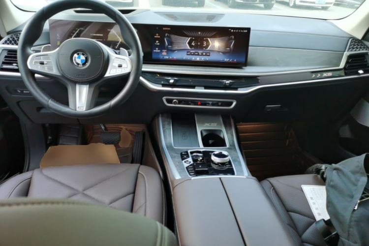 Used BMW X5 2023 xDrive 30Li Luxury M Sport Package Center Console
