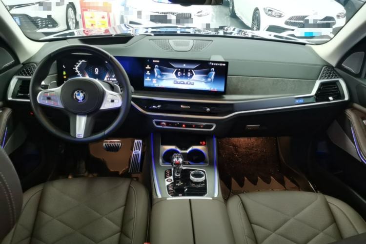 Used BMW X5 2023 xDrive 30Li Luxury M Sport Night Edition Package Center Console